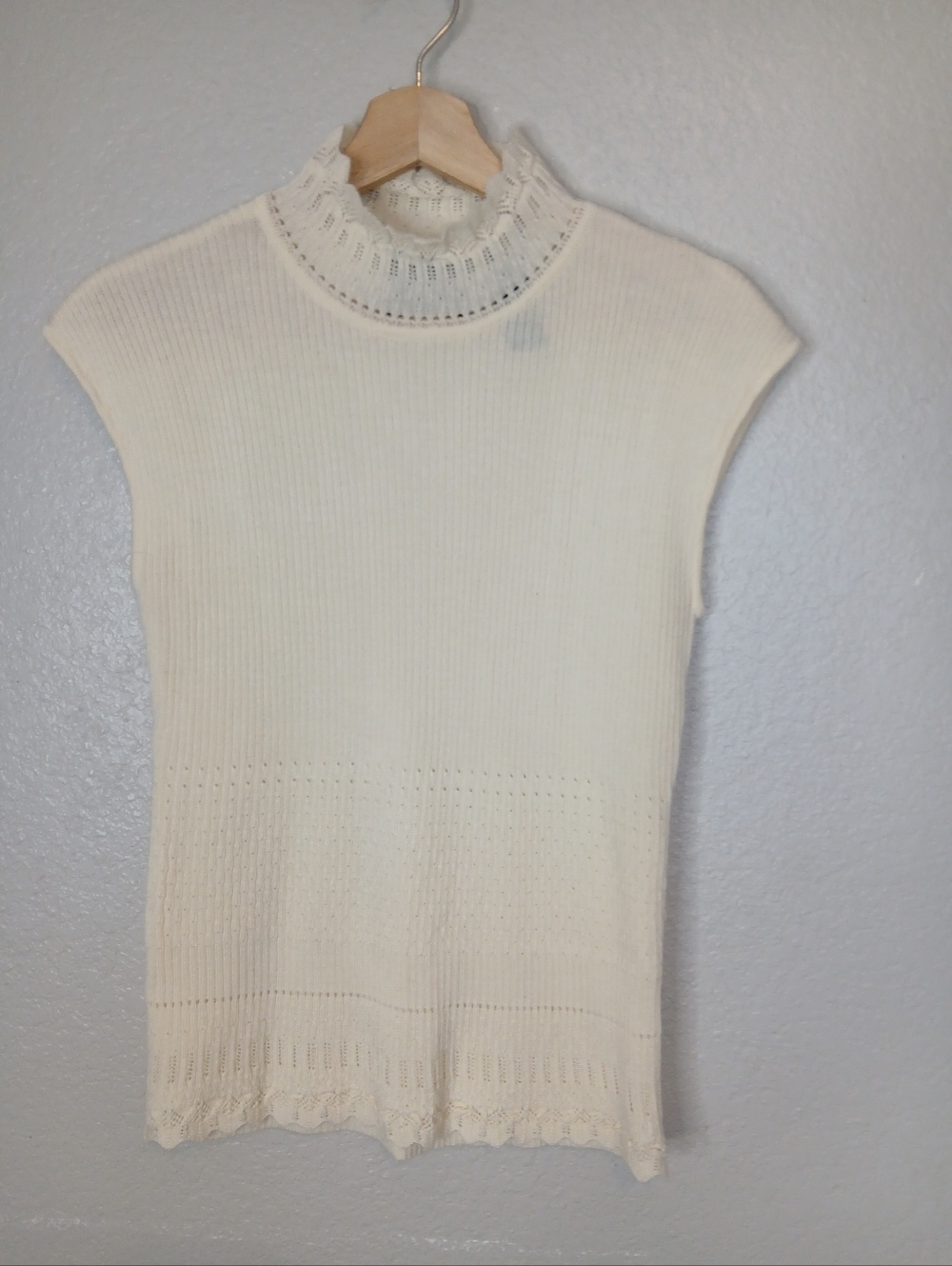 Axcess Cream Fine Knit Mock Neck Shell Top Ribbed Crochet Lace Trim Sweater